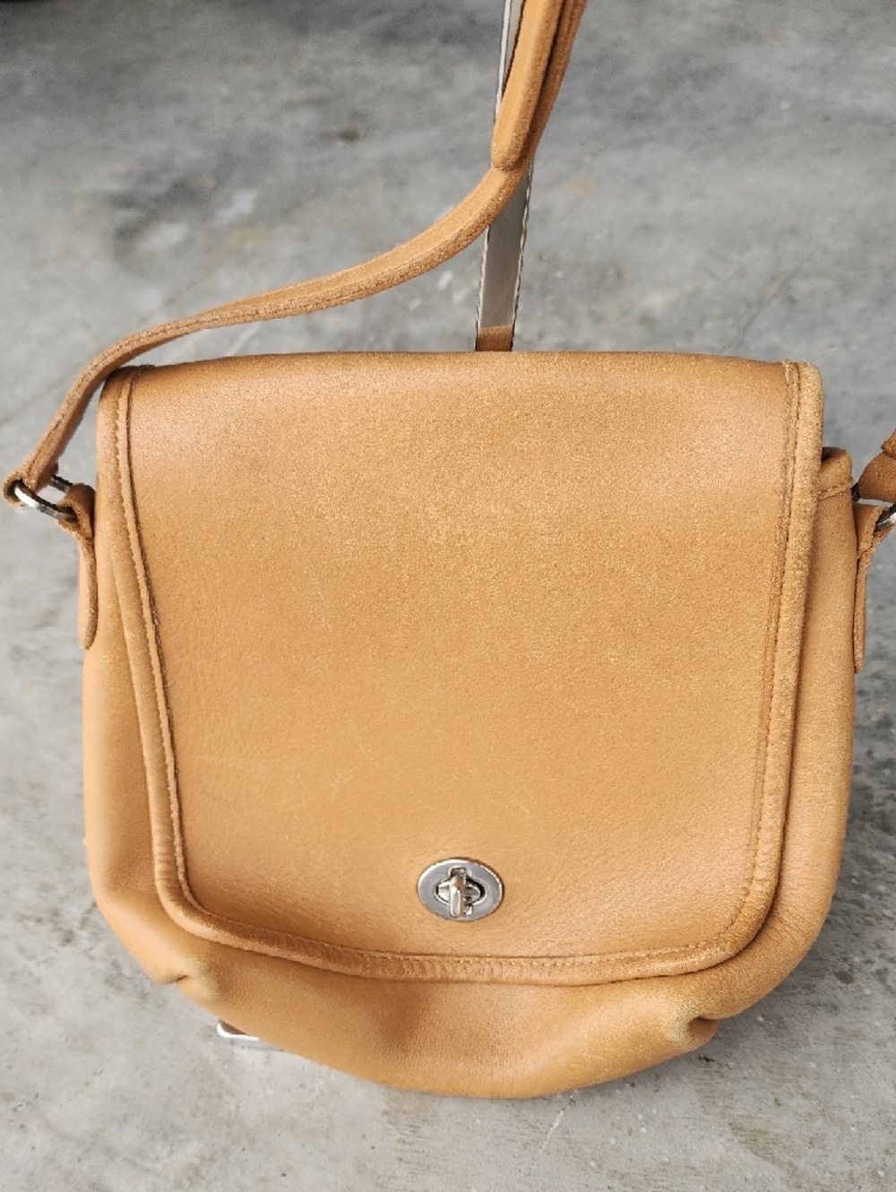Coach Vintage Tan Crossbody Saddle Bag with Turn-Lock - Picture 2 of 16